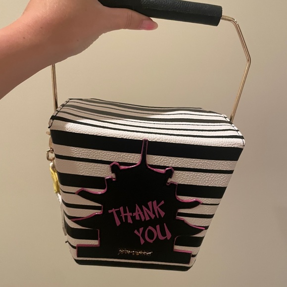 Betsy Johnson takeout box bag - Picture 6 of 6